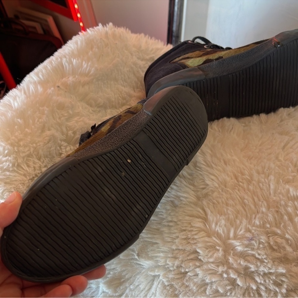 Kurt Geiger Carvela Stylish Black and Camouflage High-Top Sneakers - Picture 9 of 9